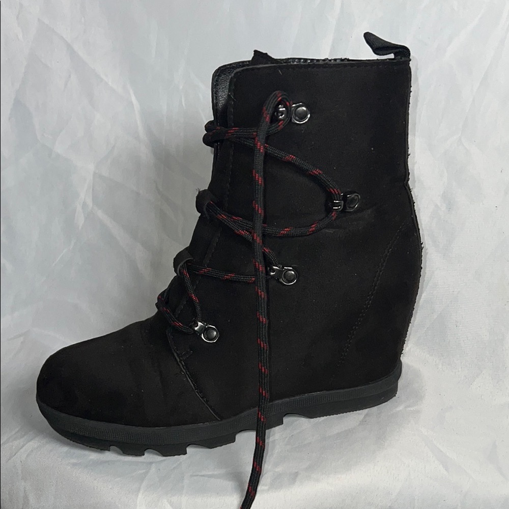 Serra Women's Black Lace-Up Wedge Boots - Size 8
